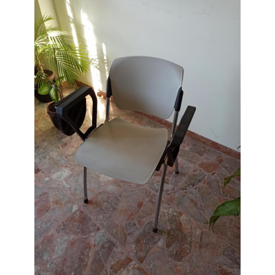 Seduta con ribaltina per aula corsi